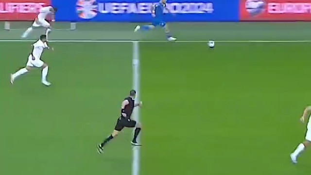 当他放慢速度，所有人都以为他在找队友