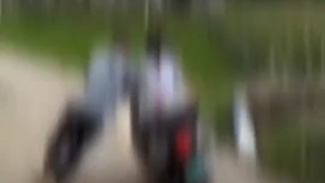 看美女看的老婆都不管了[笑哭]