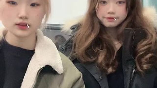 拍了800遍终于成功了
被我俩拍笑啦！#女大学生 #早八人的精神状态