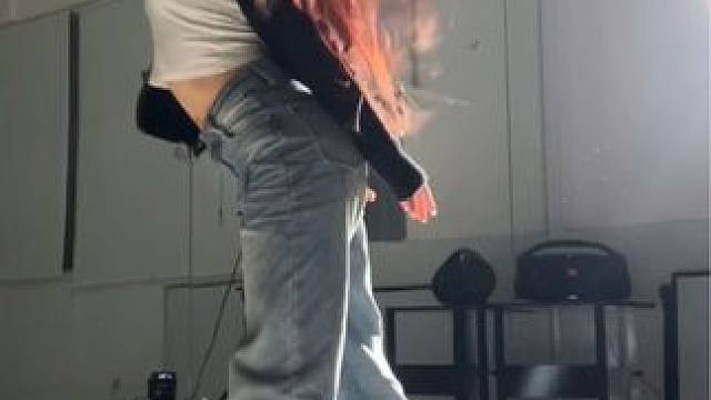 #氛围感舞蹈 #body #宋闵浩 #穗穗编舞 我很随意 录两边差不多了哈哈哈哈