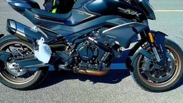 最后地面打扫干净了，泡面带走了#机车 #内容过于真实 #春风800nk 春风800NK