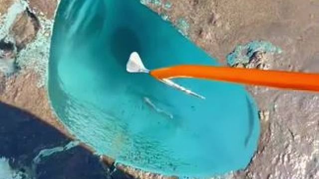 “喜欢蓝色，因为Blue＝Because love you everyday，意思是：因为爱你每一天