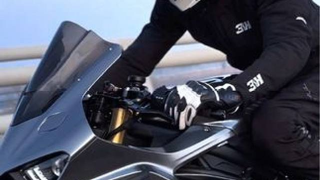 尊从内心，先爱己，再爱人。 #机车