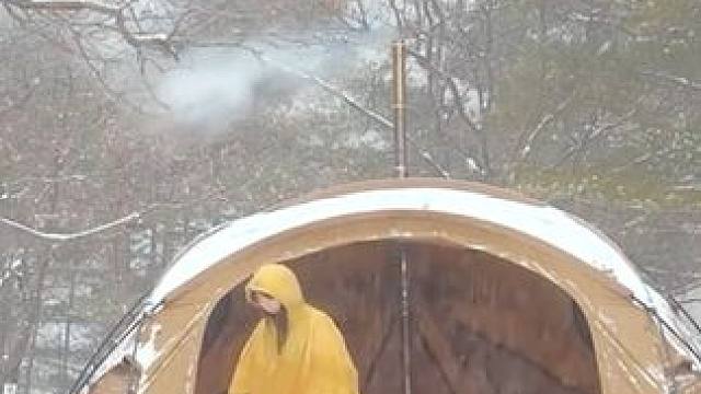 解压暴雪天露营 睡前暴雪声中入眠，大雪中独自露营，雪声解压，沉浸式雪中露营#沉浸式露营 #露营 #下
