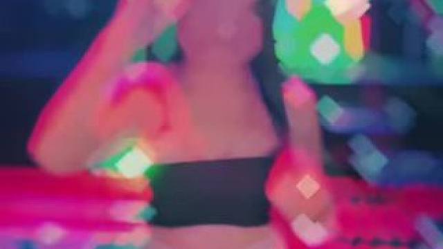 哇塞 哇塞 哇塞 
#萨瓦迪卡欢迎大家 #这谁顶得住啊 #身材很哇塞 #酒吧现场 #身材你品你细细的