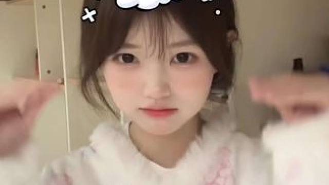 #甜妹 #圆脸 #甜甜的手势舞 #看镜头宝宝