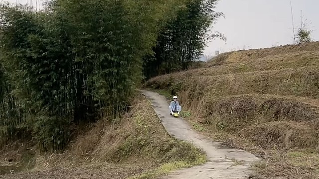 这车为什么还能上坡啊