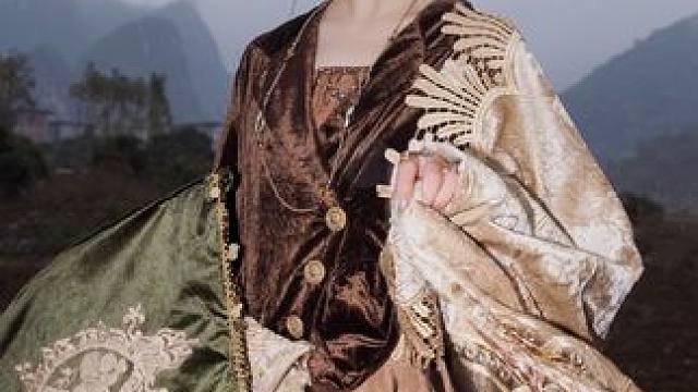 别人在巴黎看走秀 我在农村大胆秀！
#改造前vs改造后 #我的乡村生活 #欧莱雅黑金气垫