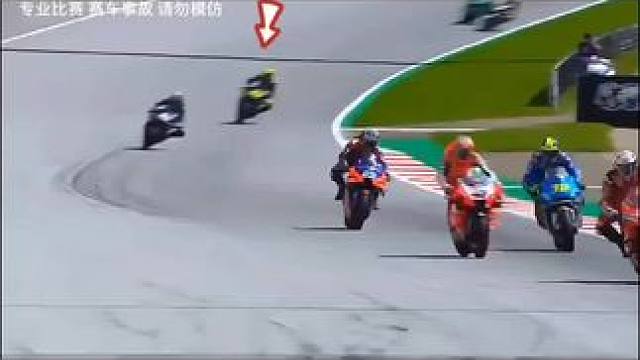 回顾当年MotoGP最致命的赛道撞击!罗老板一秒之内躲过两辆车！与死神擦肩而过。#摩托车领航计划 #