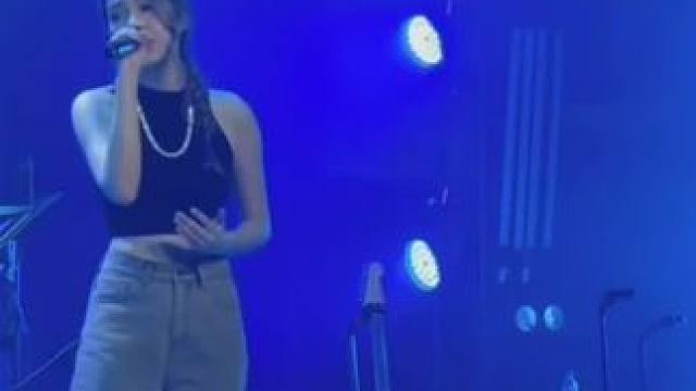 “被喜欢的人坚定选择是多么温柔浪漫的事”#告五人#唯一#现场版live 
#告五人唯一#音乐现场