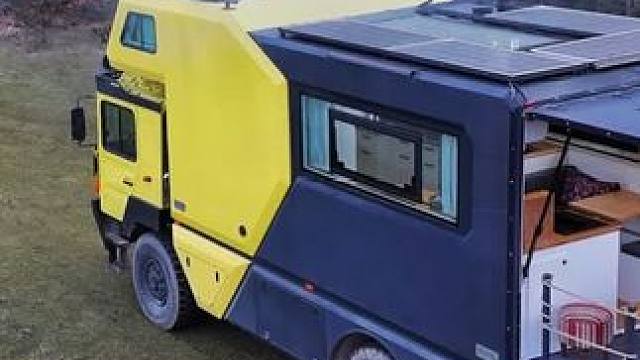 这才是真资格土豪夫妻，开着辆超大房车，在户外享受极致野营！ #房车旅行