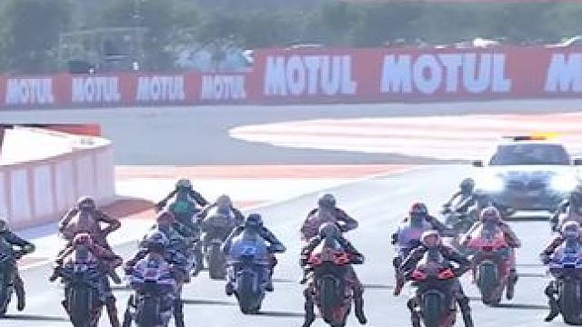 使劲压弯！油门别松！ #motogp #压弯 #摩托车 #比赛现场 #赛道