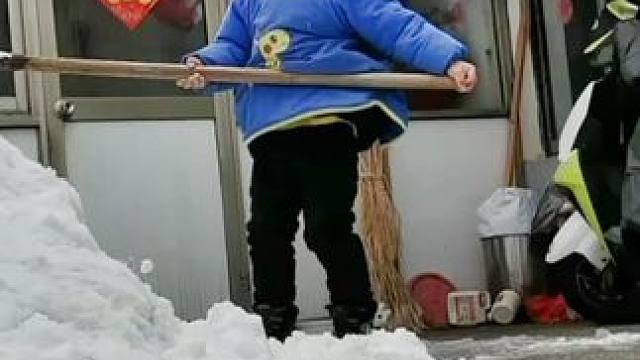 堆雪人。#一起堆雪人 #玩雪啦 #堆雪人大赛 #下雪就得这样玩 