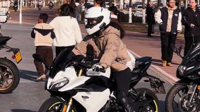 我是电镀银#街头摩托车 #我们是西安摩友 #摩托日记 #车友聚会 #西安机车街拍