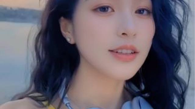 #氛围感美女 #笑容最治愈的女孩 #看好别眨眼 #目不转睛看着你 歌甜人更甜哦