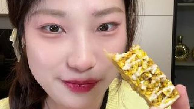 网上火的谷物棒新口味测评来咯~#代餐#谷本日记谷物棒#自律#嘎嘎香