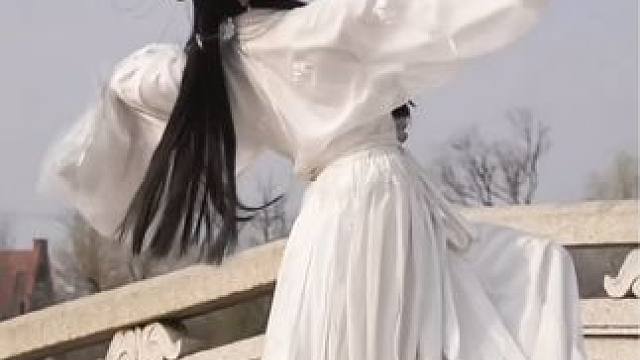 “剑这种东西，当我想要的时候它就会存在。” 师姐修的可是无情道#武侠 #剑舞  #灭了天道后我成了死