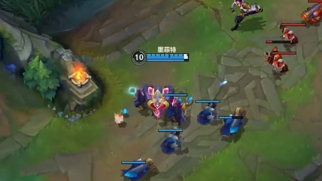 最亲密的两个人在中路打起来了