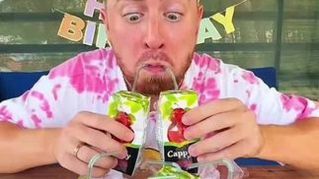 喝果汁的奇葩喝法，原来之前我们都喝错了！#看一遍笑一遍 #意想不到的结局 #万万没想到 #老外真会玩