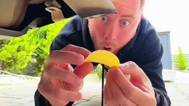 薯片的最新吃法，用尾气瞬间烘干！#看一遍笑一遍 #万万没想到 #意想不到的结局 #专治不开心 #这操