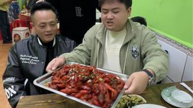 100个卤虾它来了 ，湘潭街上就有龙虾吃了？夏天没来就有龙虾了#湘潭 #小龙虾 #卤虾 #今年首顿小