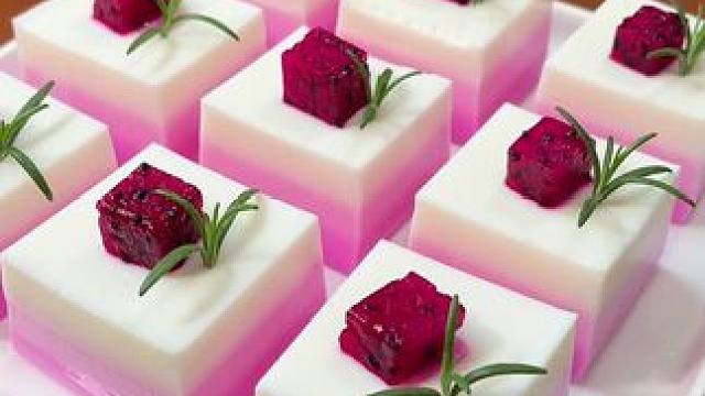 家里吃不完的火龙果做成奶冻，香甜嫩滑，好看又好吃#一学就会的小甜品 #奶冻