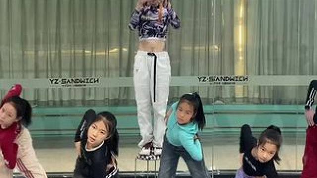 看到最后，这个核心你可能没练过#少儿爵士 #三明治KIDS #吴川三明治流行舞 #核心力量 #吴川最