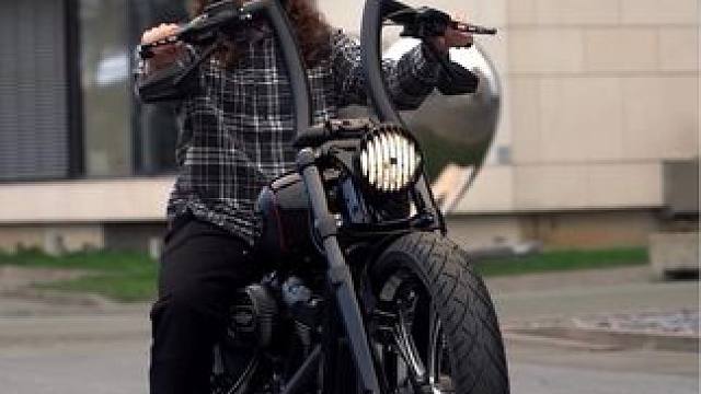 哈雷突破114，不改不如推下海 #复古机车 #哈雷突破者 #机车改装 #重机