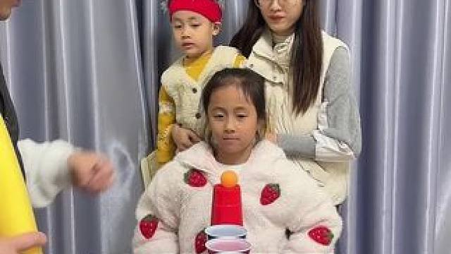 吹球挑战#趣味游戏 #这个游戏很好玩 #桌游 #亲子互动 #在家做游戏