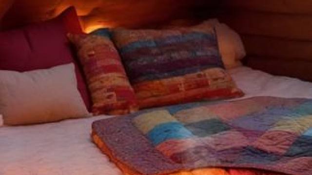 在一个雨夜的舒适阁楼里，传来雨点和雷声，快在这里入睡吧！ #白噪音 #助眠视频 #雨声助眠