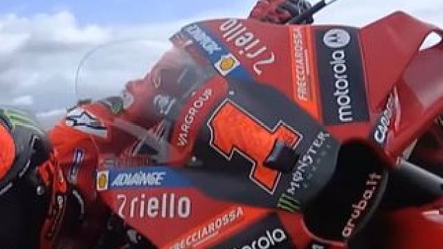 这声浪你就听吧，一听一个不吱声。 #motogp #比赛现场 #摩托车 #压弯 #声浪