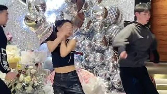 送给30岁的自己 新的十年 依旧热烈，依旧勇敢#生日快乐 #三十而立