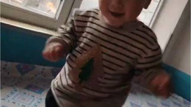 一只萌娃向你走来#瞒珊学步
#人类幼崽 #儿子的日常