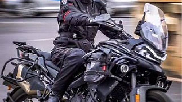 春天来了 一定要去追求有意义的人和事啊～#机车 #摩托车 #dou在玩机车 #专业动作请勿模仿 #机