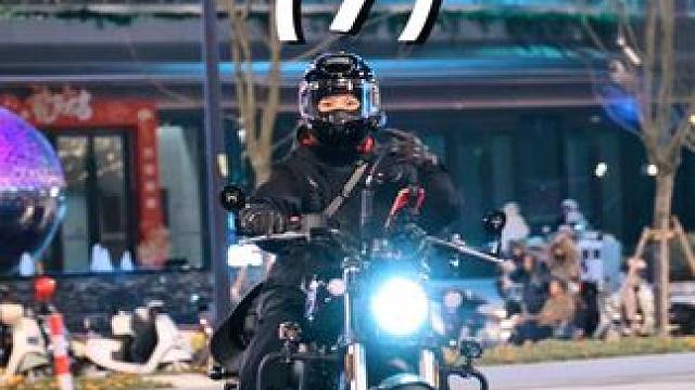 哦豁，这不是那个高铁车头嘛～
#机车摄影 #日常溜车 #丽水机车街拍  #理想mega #街头摩托车