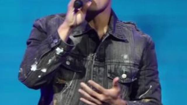 “我从不相信一个人忙到连信息都没空回”
#李玖哲#想太多#现场版live#海山日月音乐节#音乐现场