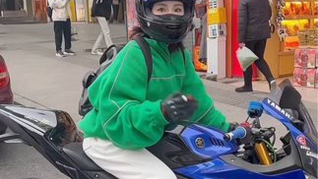 我：蜀黍能送我回家吗？
蜀黍：发生什么事了女士？
我：请看VCR
#爱机车爱生活