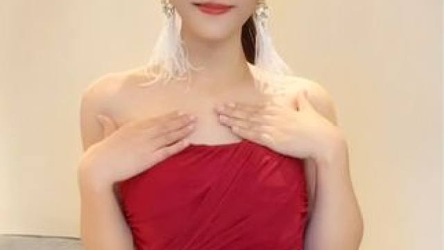 爱笑运气不会差，哈哈哈#而你却靠近了 #身骑白马dj  #手势舞