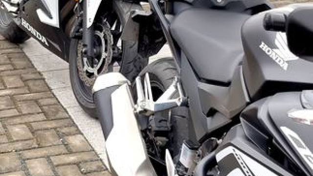 喜欢什么颜色就选什么颜色，别管太多#本田cbr400r #机车