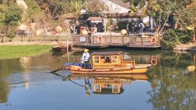 #创作灵感 #透过水面看阳光好像梦境 #关注我每天分享不同的故事 #春已至花已开愿山河无恙人间皆安