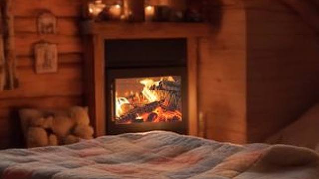 当狂风和大雪袭来时，在温暖的小屋里休息和入睡吧！ #白噪音 #助眠视频 #助眠声音