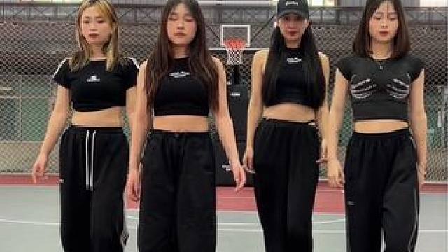 #浅跳一下 #js舞蹈 #零基础爵士舞 #成人零基础舞蹈培训 #篮球场