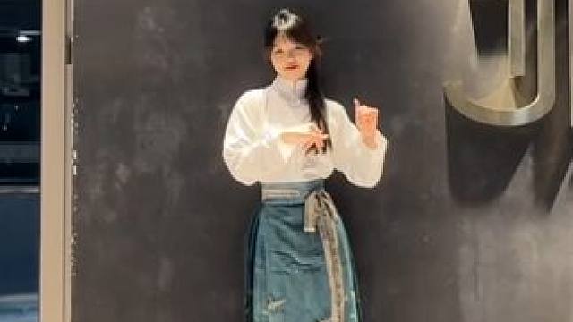 #浅跳一下 #前世今生 #张艺林原创 #马面裙