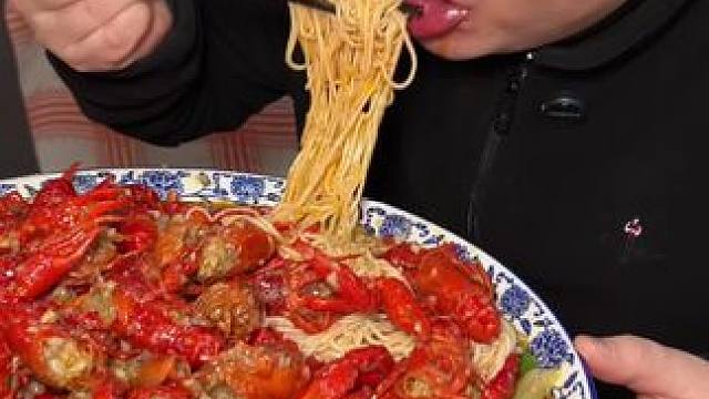 99四斤小龙虾，还送20个生蚝，好划得来，几个店都可以用#小龙虾 #生蚝