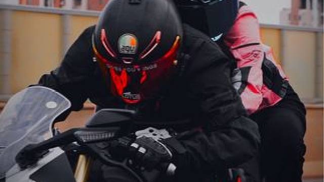 宁可老婆工地搬砖 摩托也要买高配 快艾特你老婆给你买#机车 #450srs #机车情侣 #altoo