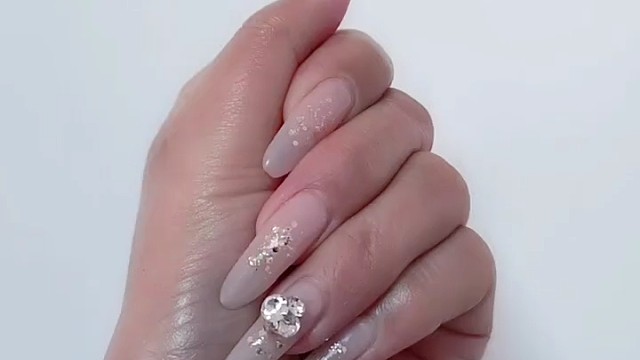 美甲的时候是按一只手算还是按指头算啊[捂脸]