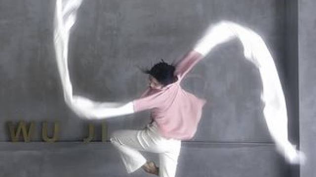 我自关山点酒，千秋皆入喉 