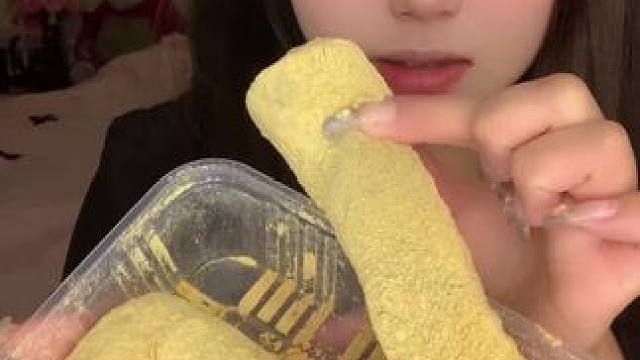 挖到4个糯叽叽！啊啊……每个都好软糯#好吃到停不下来 #零食推荐 #糯叽叽 #软糯香甜