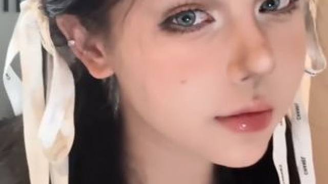 也是对上口型了