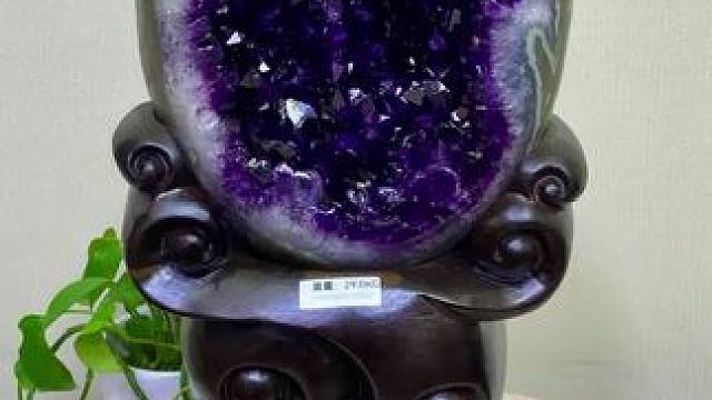 介么大的恐龙蛋#九紫离火运 #紫晶洞 #天然水晶 #玄关摆件推荐 #精品摆件